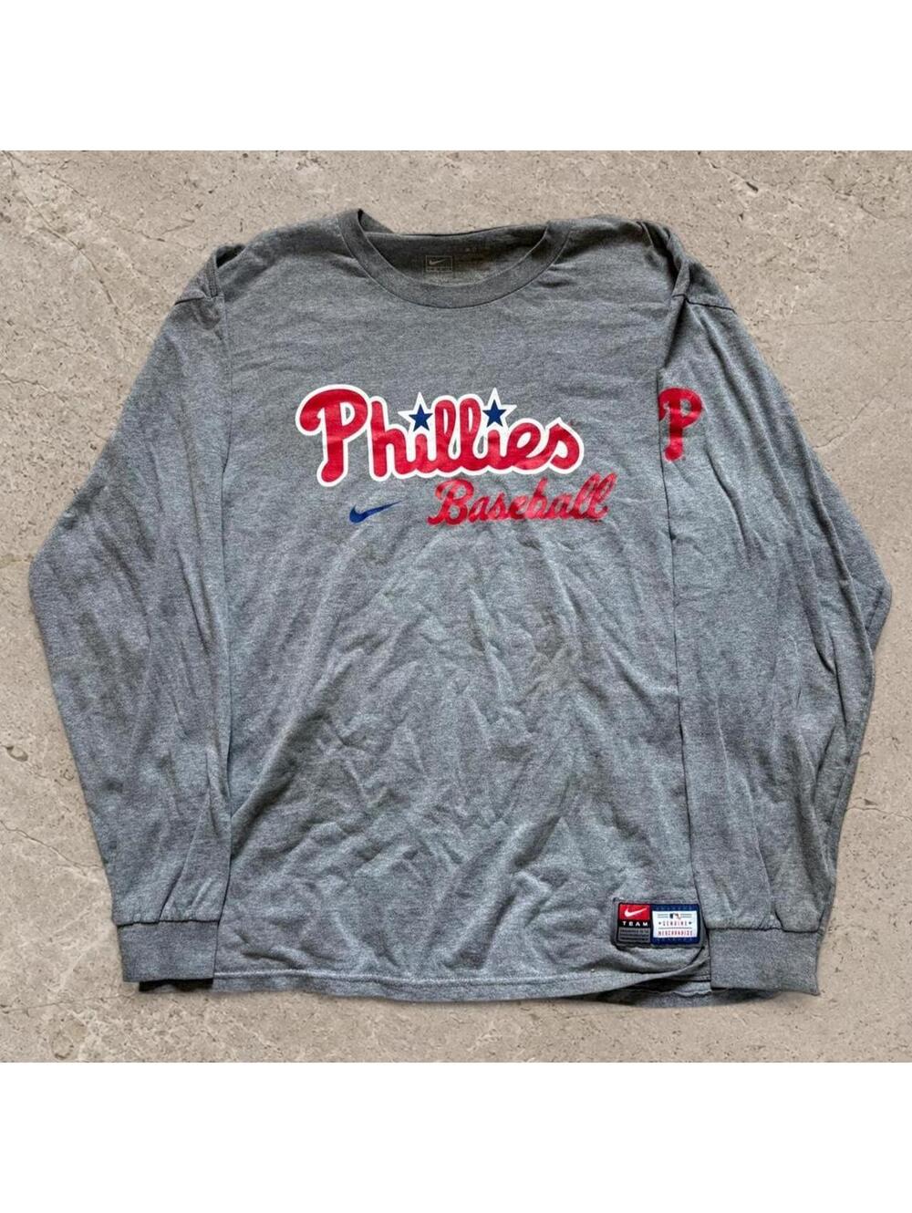 Super fire vintage Y2K Nike red Tag, Philadelphia Phillies, long sleeve T-shirt.